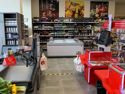 VVN komanda veica tirdzniecības aprīkojuma piegādi un montāžas darbus veikalu tīkla "TOP" jaunajā veikalā Rīgā. 9